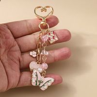Nouveau porte-clés tendance en forme de cœur papillon, pendentif de sac à dos en forme de cœur pêche et papillon