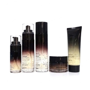 Envase Ecológico Moderno de Lujo Dorado con Bomba, Botella y Tarro de Vidrio Vacíos para Lociones y Cremas, Set de Envases para Cuidado de la Piel - Product Image 3