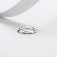 Bague NOVA S925 en argent sterling plaqué or avec motif vague Möbius et moissanite sertie à griffes pour homme et femme, paire de couple