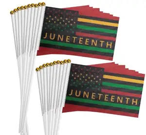 Bendera Juneteenth Stick bendera Juneteenth merayakan bendera kebebasan pada tongkat bendera yang dipegang tangan untuk Afrika Amerika pesta acara