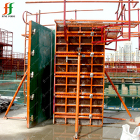 Système de coffrage vertical modulaire en acier pour murs, à montage facile et réglable, pour la construction en béton