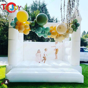 Castello Gonfiabile Gigante Bianco in PVC Premium 6x6ft, Capacità 10 Persone, per Matrimoni, Divertimento Interno ed Esterno, Ventilatore Incluso - Product Image 3
