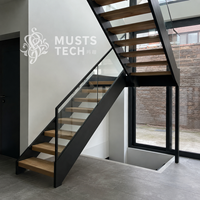 Escalier à double poutre latérale en fabrication métallique sur mesure pour villa architecturale, avec conception esthétique et connectivité optimisées