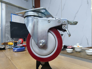 Roulettes pivotantes rouges en PU de 3, 4 et 5 pouces avec support en zinc pour chariots industriels, haute qualité - Product Image 3