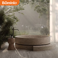 Baignoire ronde en pierre naturelle à double couche, style japonais avec base et marches, idéale pour les pavillons de spa et les espaces bien-être