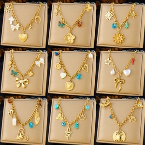 Collar de Moda con Colgante Grande en Forma de Corazón Espiral, Cristal, Mariposa, Flor, Múltiples Elementos, Joyería de Oro de 18K - Product Image 3