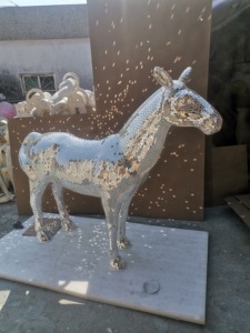 <span class=keywords><strong>Fragments</strong></span> Miroir Abstrait En Fibre De Verre Cheval Miroir Décoration Conception Animal Sculpture Populaire Blanc Couleur Maison Statue Décoration - Product Image 3