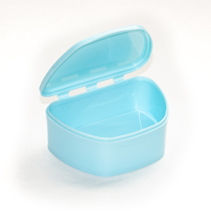 Estuche Dental HUIYA de Forma Trapezoidal con Pequeña Abertura Central para Almacenamiento de Prótesis Dentales, Uso Ortodóntico - Product Image 2