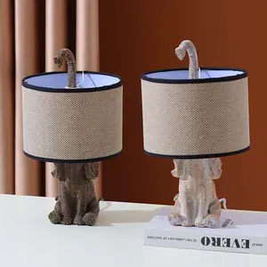 Nordic أحدث مصباح للإضاءة بجانب السرير بتصميم فريد من نوعه مصباح على شكل فيل لتزيين الفنادق مصباح طاولة من الراتنج على شكل حيوانات