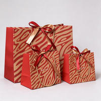 Sac cadeau vert et rouge à motif vague, sac en papier de boulangerie, motif ondulé, poignée en corde, aspect kraft, pour fêtes, logo personnalisé, vente en gros