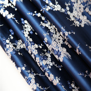 Fabrication <span class=keywords><strong>de</strong></span> tissu <span class=keywords><strong>de</strong></span> brocart <span class=keywords><strong>de</strong></span> soie commercialisable, matériau jacquard pour les vêtements chinois traditionnels - Product Image 3