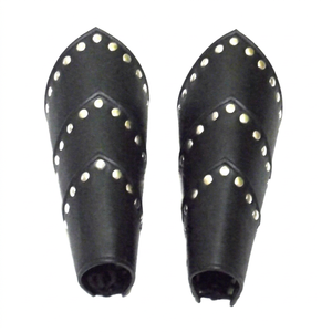Conjunto de Protecciones de Brazo de Cuero Medieval ~ Set Coleccionable de Brazaletes ~ Brazaletes de Arquería Vikingos, Regalo, Acabado Negro - Product Image 1