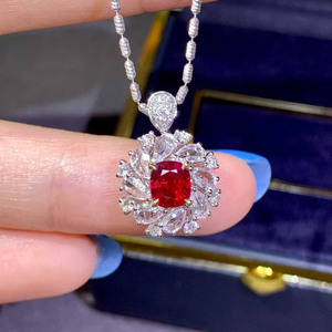 Bague de luxe en or 18 carats avec rubis rouge sang de pigeon non chauffé de 1,01 carat, 28 diamants latéraux et design floral halo, bijou précieux pour femme - Product Image 5