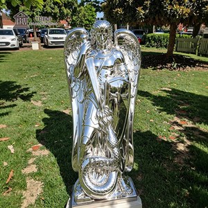 Statue de Saint Michel en acier inoxydable miroir grandeur nature TREVI |   Sculpture de l'archange vainquant Satan pour l'église et le jardin - Product Image 6