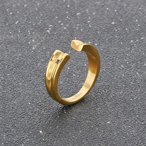 Europäische und amerikanische Mode V-Nut PVD18K Gold Edelstahl Offener <span class=keywords><strong>Ring</strong></span> Kalter Wind Hip-Hop <span class=keywords><strong>Retro</strong></span> Herren <span class=keywords><strong>ring</strong></span> - Product Image 6