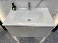 Meuble de salle de bain mural étanche et peu encombrant en acier inoxydable avec lavabo en céramique, armoire de rangement miroir et étagère ouverte
