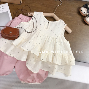 Conjunto de 2 piezas para niñas, cómodo top con volantes en capas, pantalones capri rosas, conjunto informal de verano para jugar en interiores y exteriores - Product Image 5