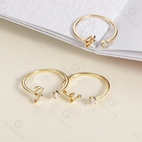 Bague de mariage en laiton plaqué or 18 carats avec zircone cubique sertie en bélière, lettre initiale de l'alphabet A-Z pour femmes