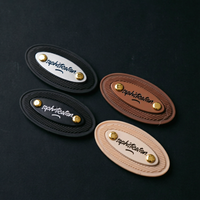 Écusson personnalisé en similicuir PU avec rivets et nom gravé en alliage métallique pour chapeau