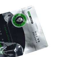 Pochette à bec verseur de forme spéciale, personnalisée, à effet métallique argenté, pour recharge d'additifs favorisant l'adhérence