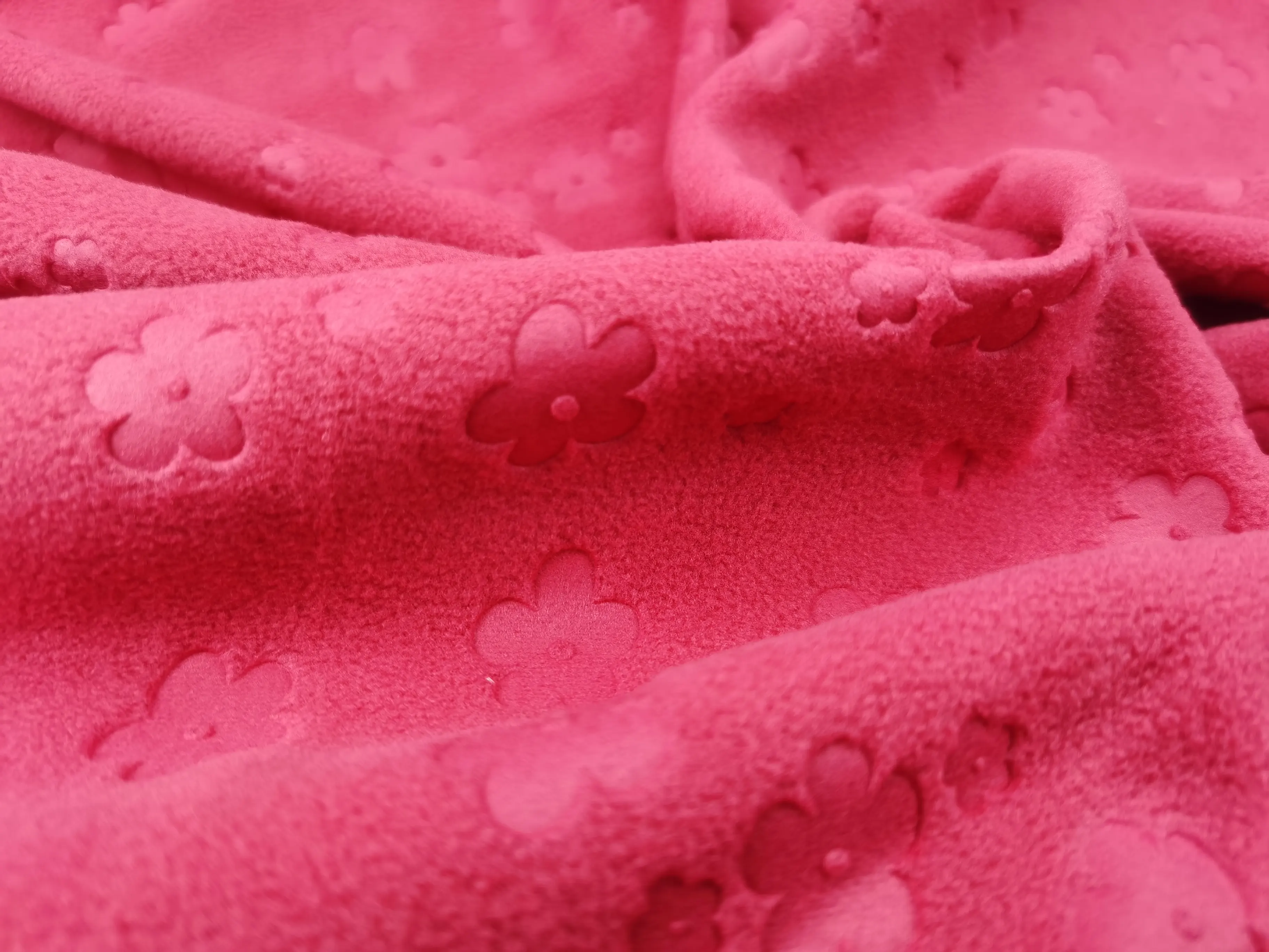 ÉCHANTILLON GRATUIT Vente en gros 100% polyester gaufré velours tissu polaire tissu double brossé pour tissu jersey simple