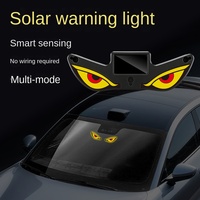 Nouvelles lumières triangulaires sans fil universelles Kevanly à énergie solaire pour voiture, lumières d'ambiance pour moto