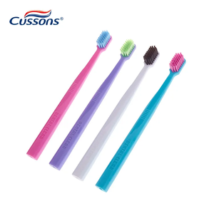 <span class=keywords><strong>Cepillo</strong></span> <span class=keywords><strong>de</strong></span> <span class=keywords><strong>dientes</strong></span> <span class=keywords><strong>de</strong></span> plástico ultra suave para adultos <span class=keywords><strong>Cepillo</strong></span> <span class=keywords><strong>de</strong></span> <span class=keywords><strong>dientes</strong></span> manual <span class=keywords><strong>de</strong></span> color arcoíris con mango <span class=keywords><strong>de</strong></span> PP Reutilizable a un precio económico para uso diario - Product Image 2