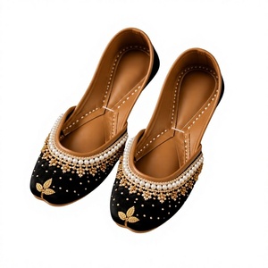 STAR IMPEX, Precios Bajos con MOQ Bajo, Últimos Diseños, Sandalias Planas Khussa para Mujer, con Pedrería, Transpirables, Antideslizantes, Ligeras y Ecológicas - Product Image 1