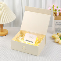 Boîte cadeau cosmétique parfumée à fermeture magnétique avec doublure en éponge en matériaux recyclés, design rigide pliable, logo personnalisé