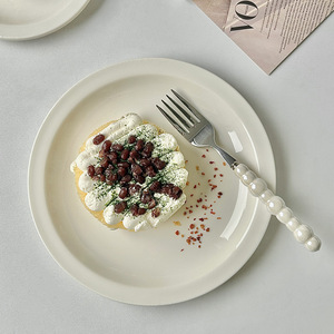 Lo stesso piatto in ceramica bianca utilizzato dall'influencer coreana Ondo, adatto per dolci, insalate, bistecche. - Product Image 3