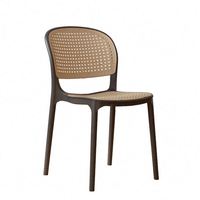 Chaise moderne et mignonne en plastique PP, chaise ronde en plastique avec coussin en cuir, ensemble de chaises