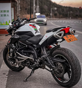 Benelli TNT 600i 600cc Moto Stradale a Quattro Cilindri in Linea: Conveniente e di Grande Valore - Product Image 3
