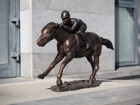 Statues d'animaux de jardin grandeur nature, statue de cheval galopant et sautant en bronze, sculpture de jardin, statue de cheval en bronze antique