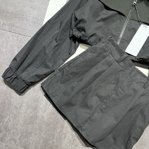 ชุดที่สวมใส่สบาย กันลม และป้องกันแสงแดดอย่างมีสไตล์ - Product Image 3