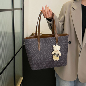 <span class=keywords><strong>Bolso</strong></span> Tote Grande para <span class=keywords><strong>Mujer</strong></span>, Ligero, de Cuero PU, <span class=keywords><strong>Bolso</strong></span> de Hombro con Adorno de Oso, <span class=keywords><strong>Bolso</strong></span> de Moda para el Trabajo - Product Image 4