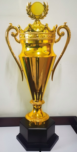 Coupe universelle <span class=keywords><strong>de</strong></span> base <span class=keywords><strong>de</strong></span> trophée en bois noir pour la compétition sportive majeure pour le jeu <span class=keywords><strong>de</strong></span> football <span class=keywords><strong>de</strong></span> football Récompenses Stock Trophées Médailles Plaques - Product Image 3