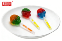 Sucettes en forme de crâne, bonbons fruités sur bâtonnet, emballage en boîte, sucettes crânes fruitées multicolores sur bâtonnet.