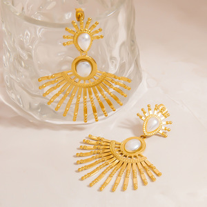 Pendientes de moda con imitación de perlas, chapados en oro, de acero de titanio, joyería para fiesta EH11857 - Product Image 3