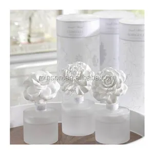 白色陶瓷200毫升圆柱形玻璃扩散器瓶芳香扩散器套装手工白色陶瓷花芳香油扩散器