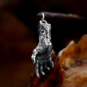 Liontin tulang tangan tengkorak baja tahan karat tren baru SS8-1080P untuk pria Punk keren hadiah perhiasan Gotik grosir - Product Image 3