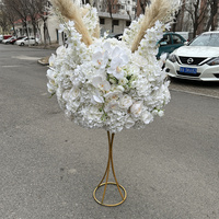 Centre de table de mariage IFG en soie artificielle blanche 60 cm, fait main, avec hortensias, roses mélangées, pampas et orchidées, pour Noël et remise de diplôme