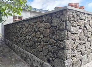 Revêtement de mur en pierre aléatoire de placage de pierre de roche de lave volcanique de Lavastone gris noir naturel motif fou - Product Image 2