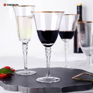 Lot de verres à vin rouge en cristal soufflé à la main avec perles et bordure dorée pour mariage - Product Image 5