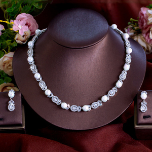 Raffinato Set di Gioielli <span class=keywords><strong>da</strong></span> <span class=keywords><strong>Sposa</strong></span> con Collana e <span class=keywords><strong>Orecchini</strong></span> a Forma di Foglia con Zirconi Cubici e Perle d'Imitazione per Donna, Regali di Nozze - Product Image 6