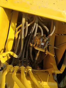 รถขุดมือสอง Komatsu PC220 สภาพดี ราคาประหยัด ประหยัดน้ำมัน เหมาะสำหรับงานก่อสร้างโครงสร้างพื้นฐาน - Product Image 3