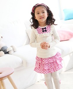 Conjunto de Ropa Infantil al por Mayor, Bonito Conjunto Coreano de Camiseta de Manga Larga con Falda y Pantalones para Niñas Pequeñas de Fábrica China - Product Image 3