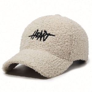 Casquette de baseball fourrée tendance pour femme, personnalisable avec logo brodé, en peluche chaude et confortable pour l'hiver – Vente en gros - Product Image 5
