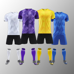 Setelan Pakaian Sepak Bola Profesional Kustom Bahan Tahan Lama Teknik Pemotongan Otomatis Pendek Dilengkapi Pencetakan Nama Seragam Tim - Product Image 1