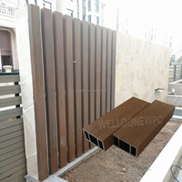 Profilé en bois composite en plastique durable d'usine WPC décoration murale extérieure de plafond Tube en bois WPC