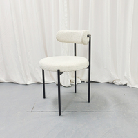 Chaise de salle à manger moderne rembourrée en bouclette, chaise d'appoint en tissu Teddy avec structure en métal noir, chaise de restaurant et café personnalisée en usine